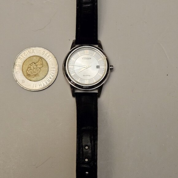 Beautiful Citizen Eco-Drive women's watch, which means it's powered by light - Picture 2 of 15